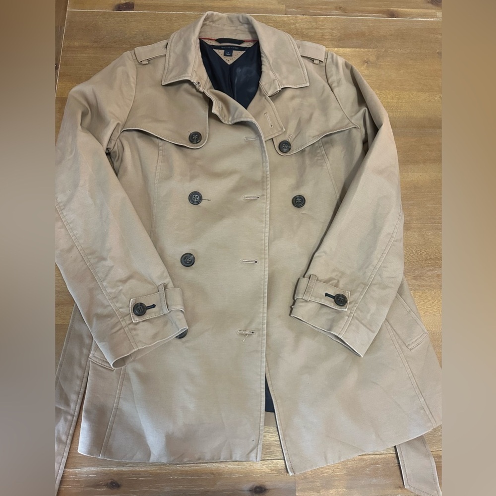 Tommy Hilfiger Women’s Tan Trench Coat Size Medium